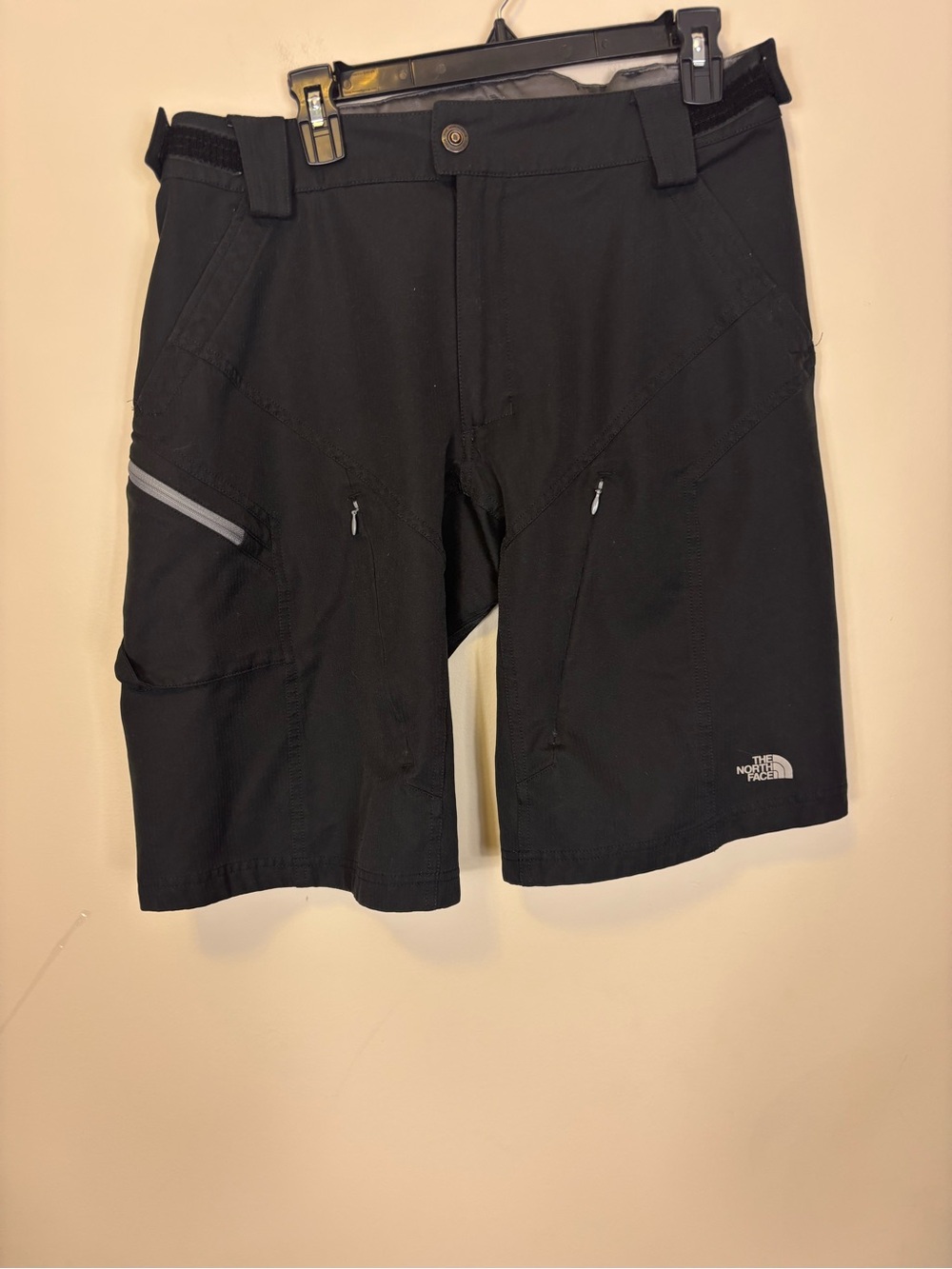 The North Face Men’s Black Athletic Outdoor Shorts Medium